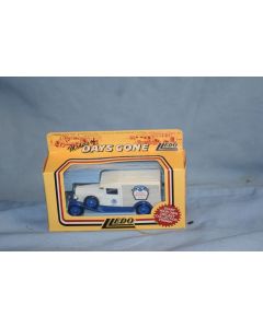 Lledo DG18009 Days Gone Packard Van 'Perroni '  (Boxed) 